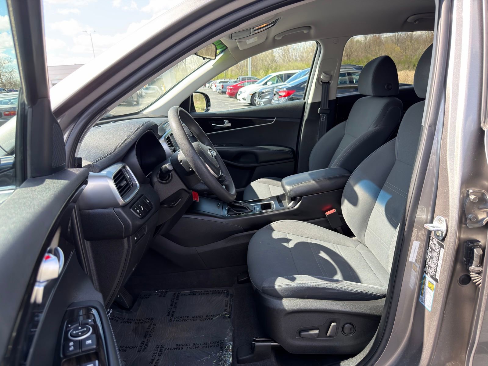 Used 2019 Kia Sorento LX image 11