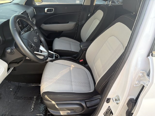 Used 2021 Hyundai Venue SEL FWD image 11