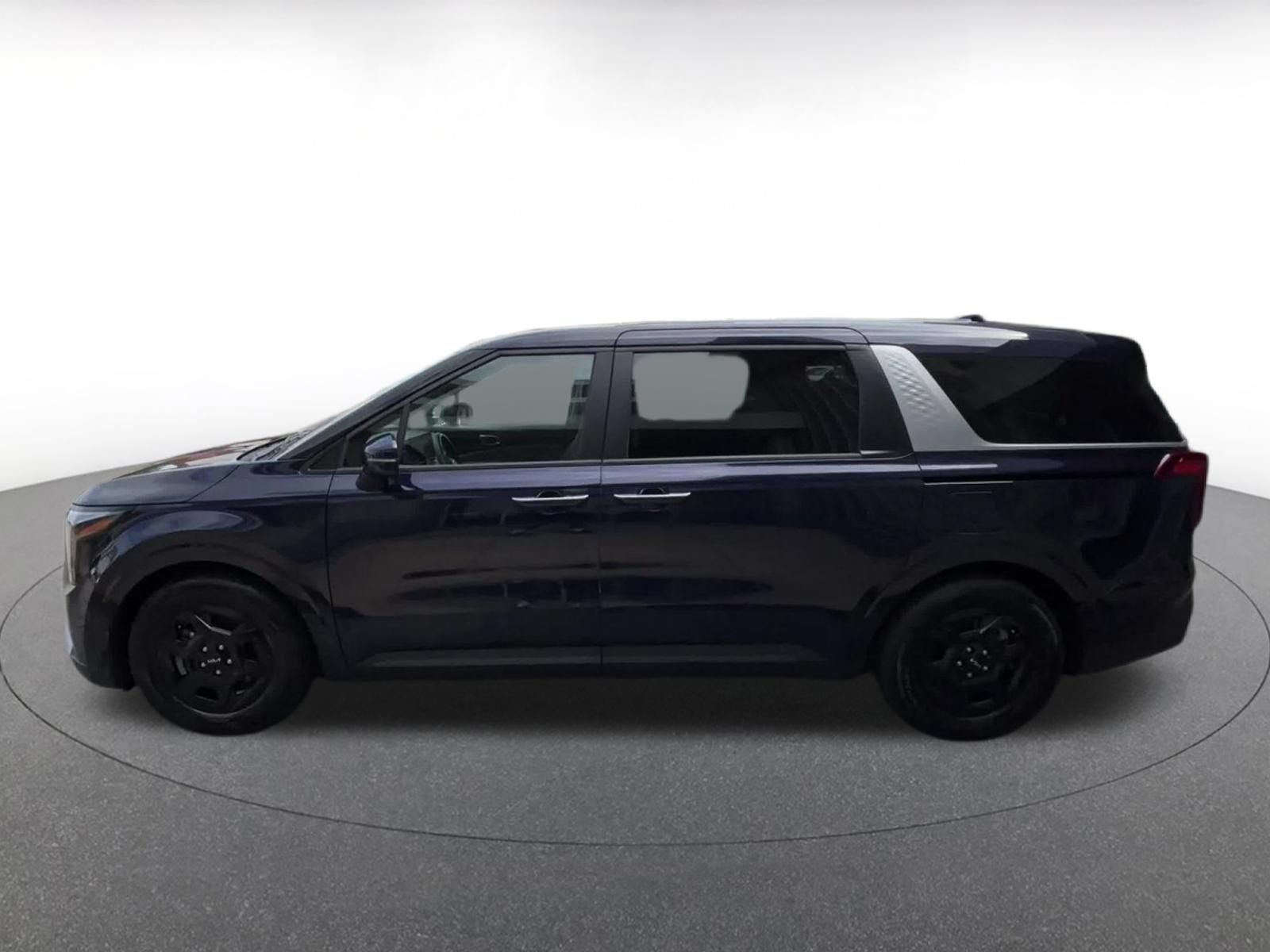 Used 2026 Kia Carnival FWD image 8