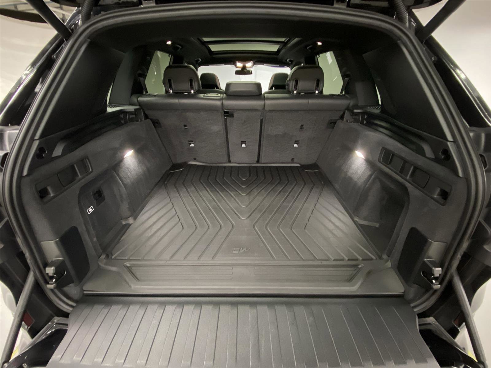 Used 2020 BMW X5 M50i w/ Executive Package image 25