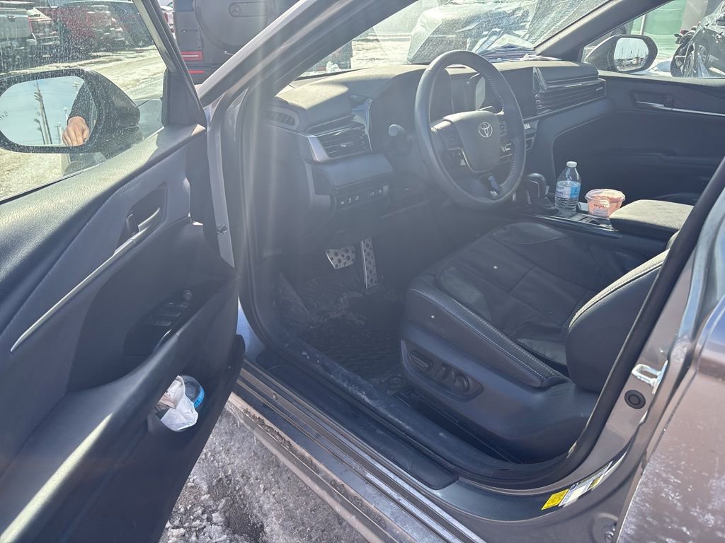 Used 2025 Toyota Camry SE image 11