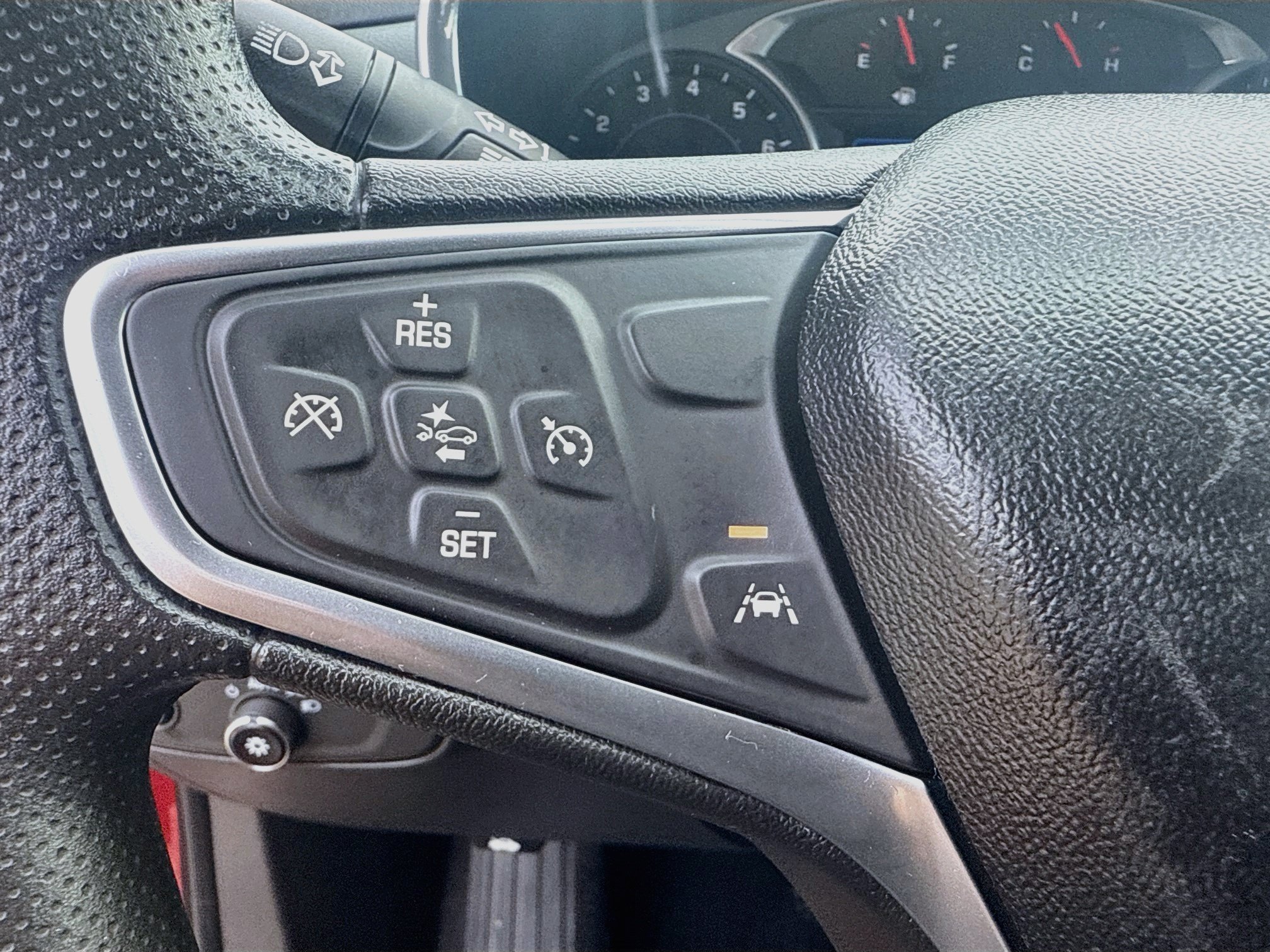 Used 2020 Chevrolet Equinox LT FWD image 36