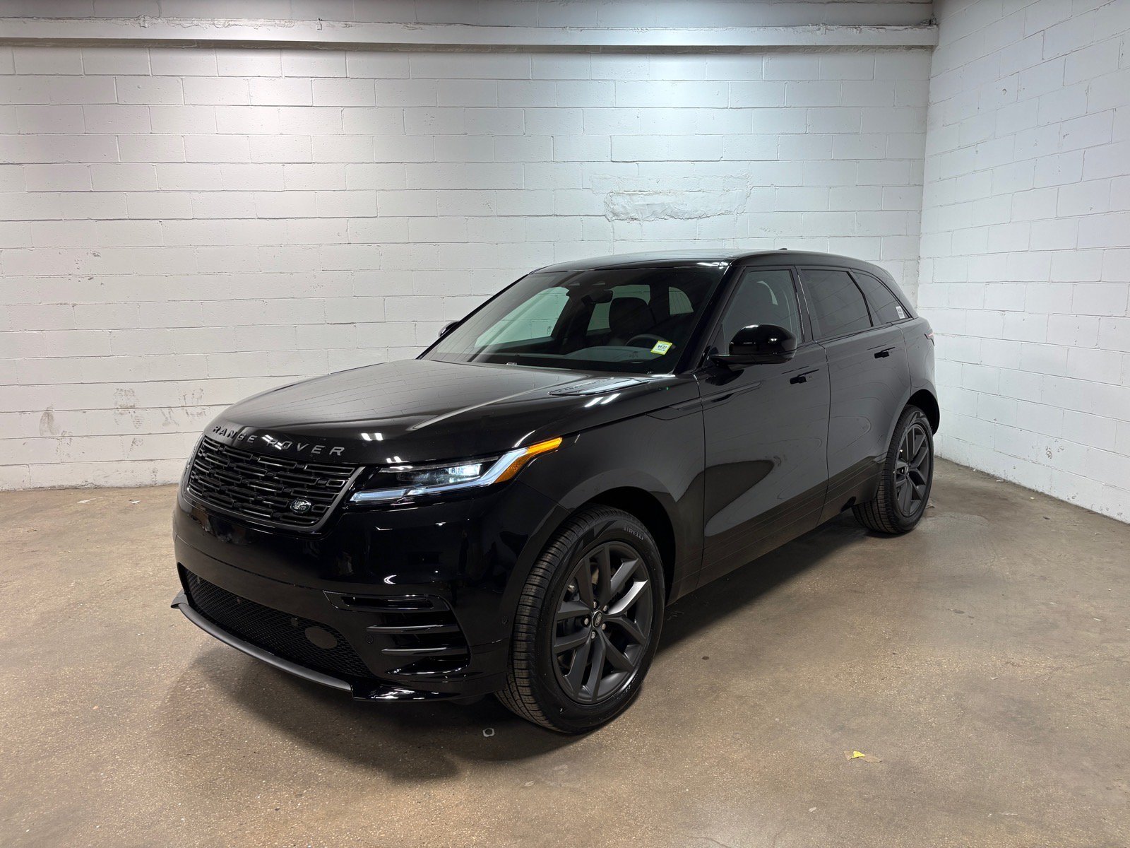 New 2026 Land Rover Range Rover Velar Dynamic SE AWD/4WD image 1