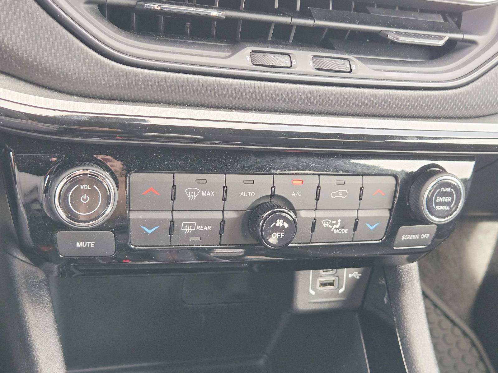 Used 2024 Jeep Compass Trailhawk AWD/4WD image 30