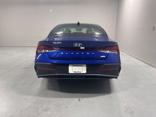 Used 2025 Hyundai Elantra Hybrid FWD image 7
