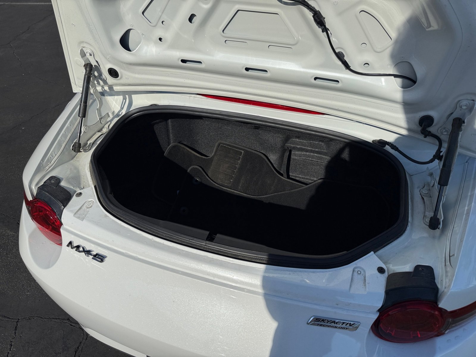 Used 2018 MAZDA MX-5 Miata Grand Touring image 16