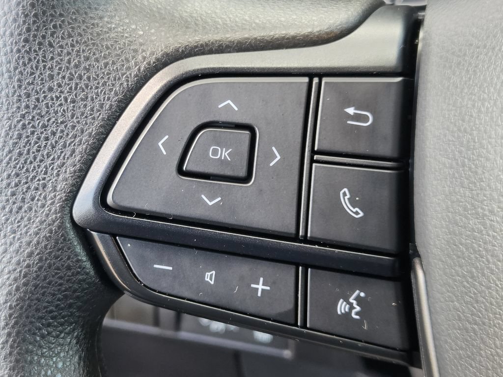Used 2025 Toyota Sienna LE FWD image 24