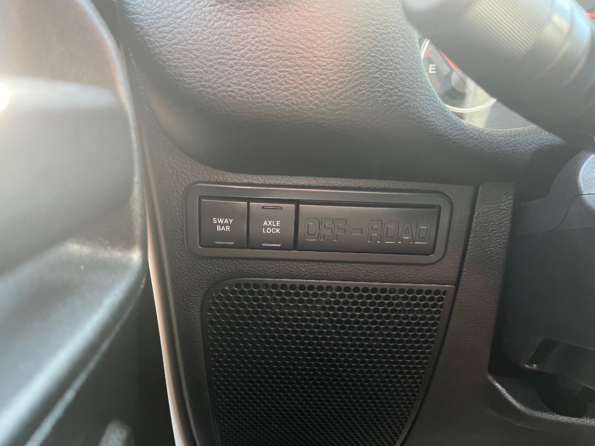 Used 2018 Jeep Wrangler Unlimited Rubicon w/ Connectivity Group AWD/4WD image 21