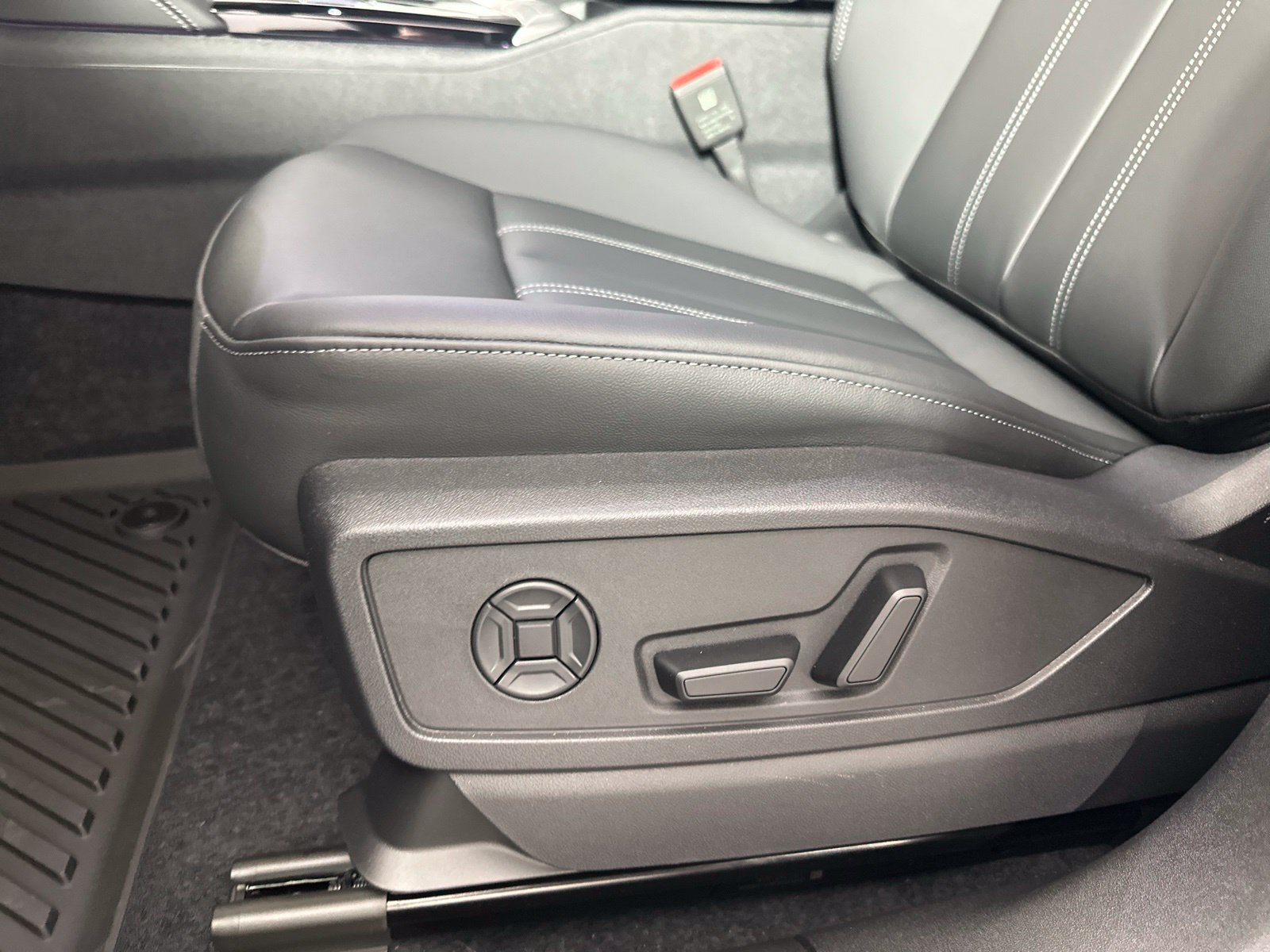 Certified 2025 Audi Q5 Premium w/ Premium Plus AWD/4WD image 11