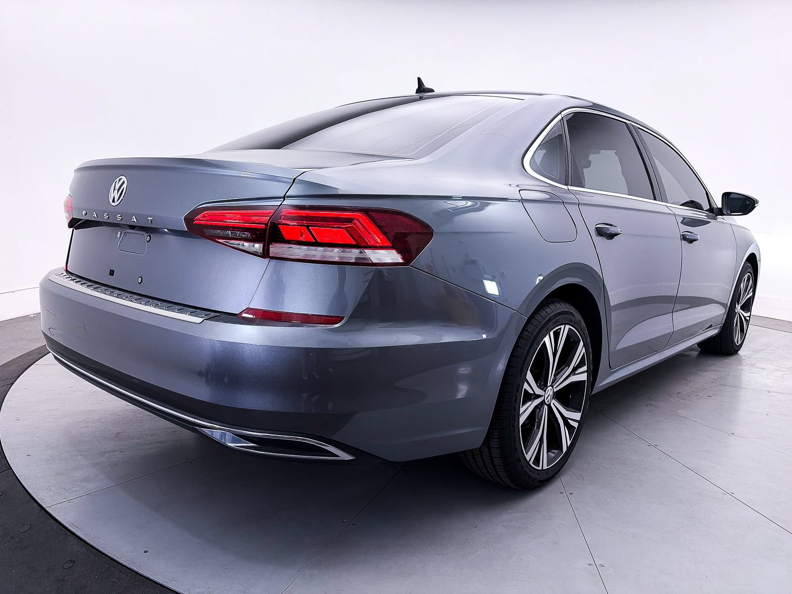 Used 2022 Volkswagen Passat 2.0T SE FWD image 15