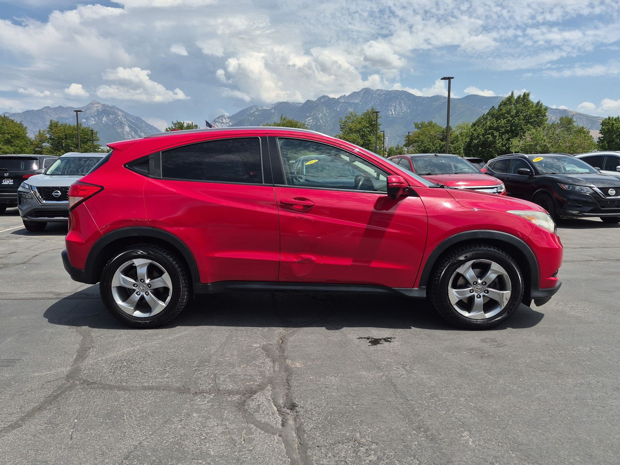 Used 2017 Honda HR-V EX-L image 2