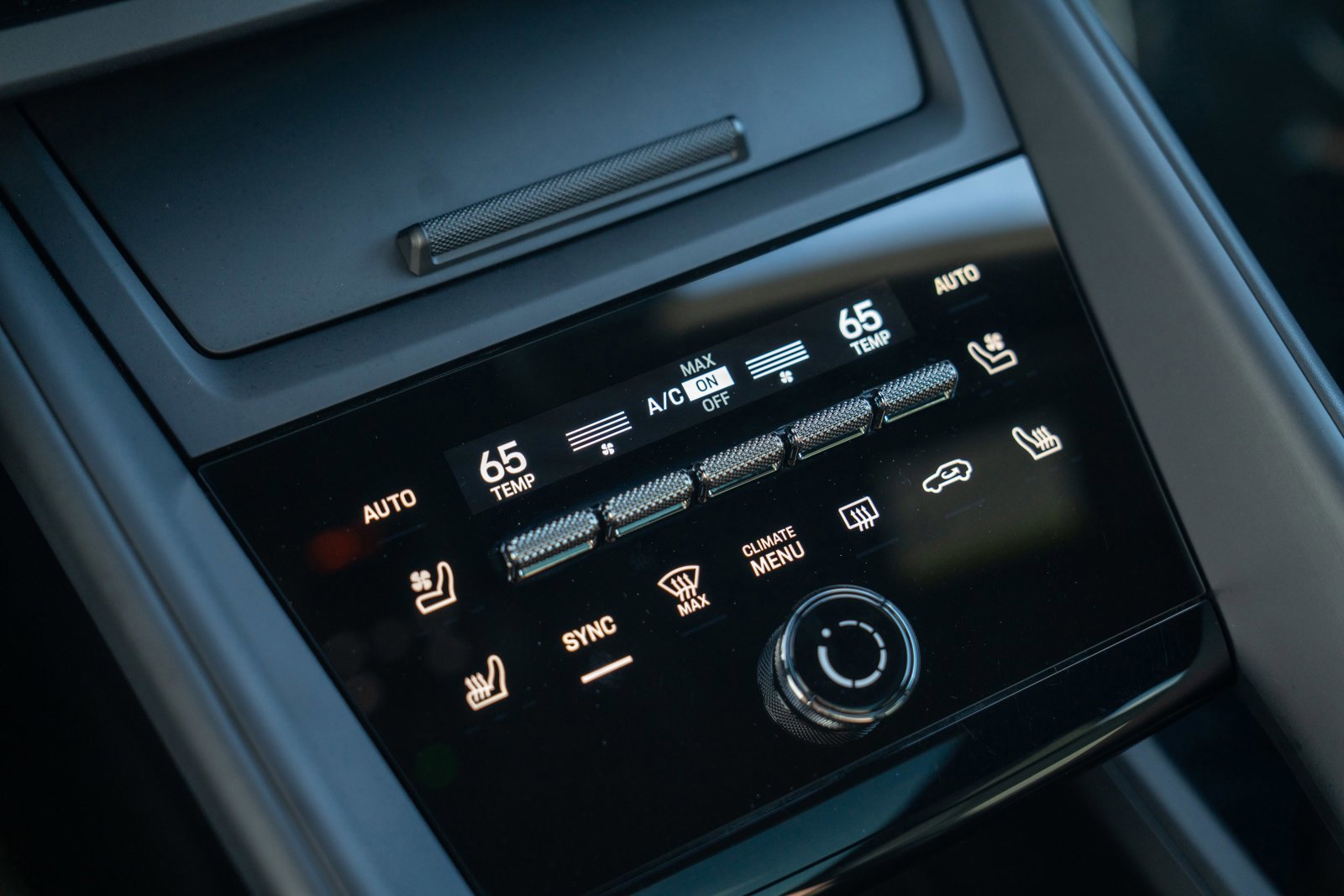 Certified 2025 Porsche Macan 4S Electric AWD/4WD image 19