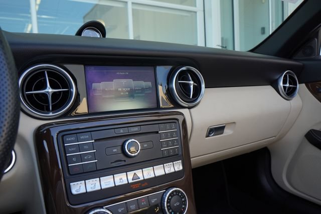 Used 2020 Mercedes-Benz SLC 300 image 26