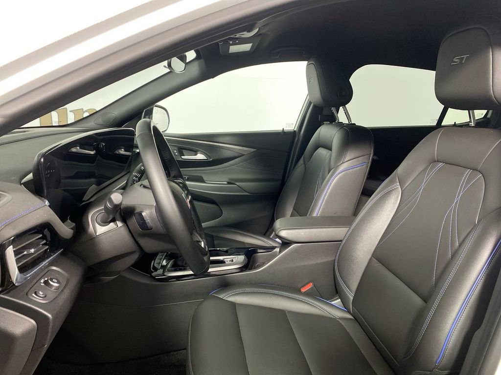 Certified 2024 Buick Envista Sport Touring w/ Convenience I Package FWD image 11