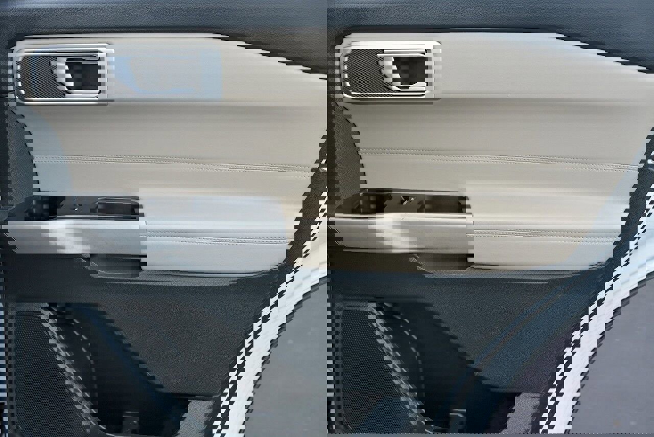 Used 2023 Ford Explorer XLT w/ Equipment Group 202A image 15