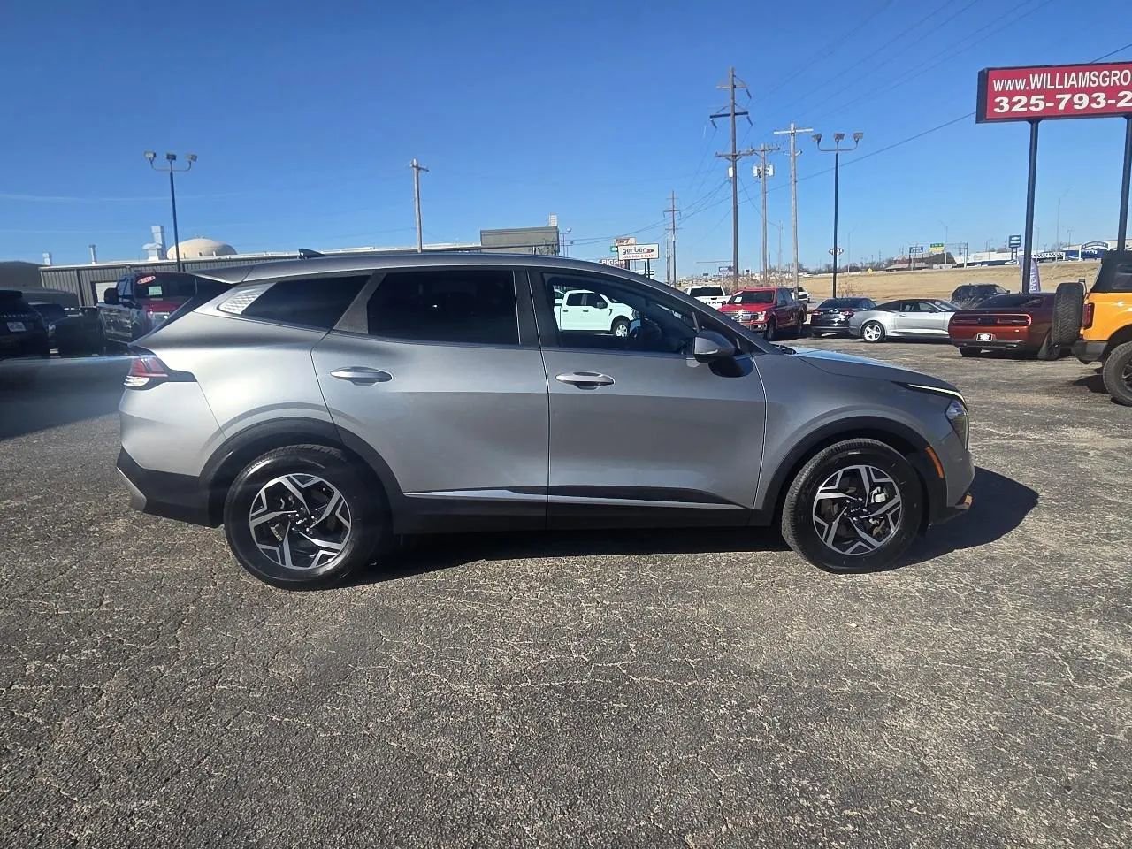 Used 2023 Kia Sportage LX image 8