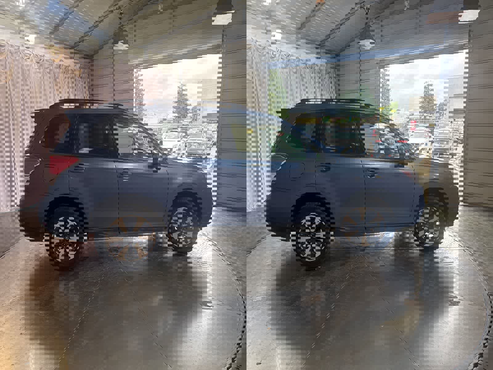 Used 2018 Subaru Forester 2.5i Premium w/ All-Weather Package image 4