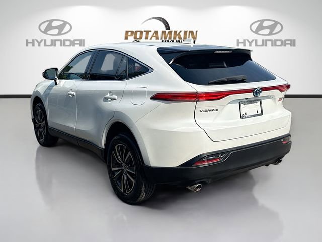 Used 2024 Toyota Venza LE AWD/4WD image 7