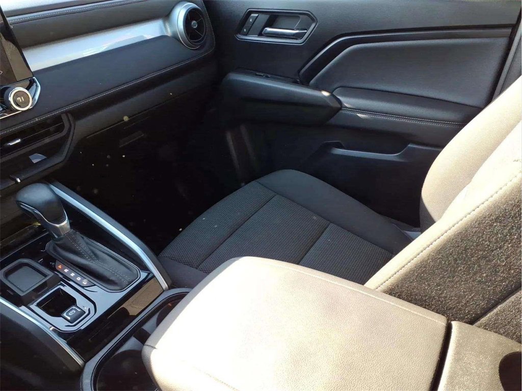 Used 2025 Chevrolet Colorado LT image 13