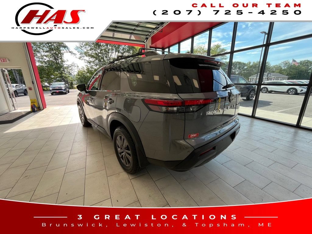 Used 2023 Nissan Pathfinder SV AWD/4WD image 3