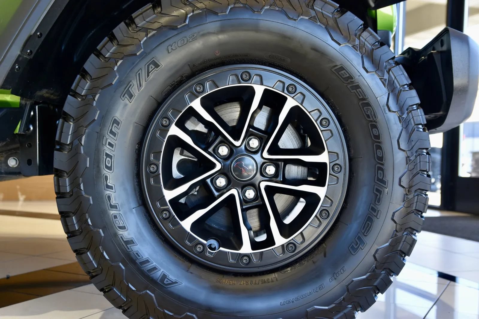 Used 2025 Jeep Wrangler Unlimited Rubicon w/ XTREMEE 35" Tire Package AWD/4WD image 14
