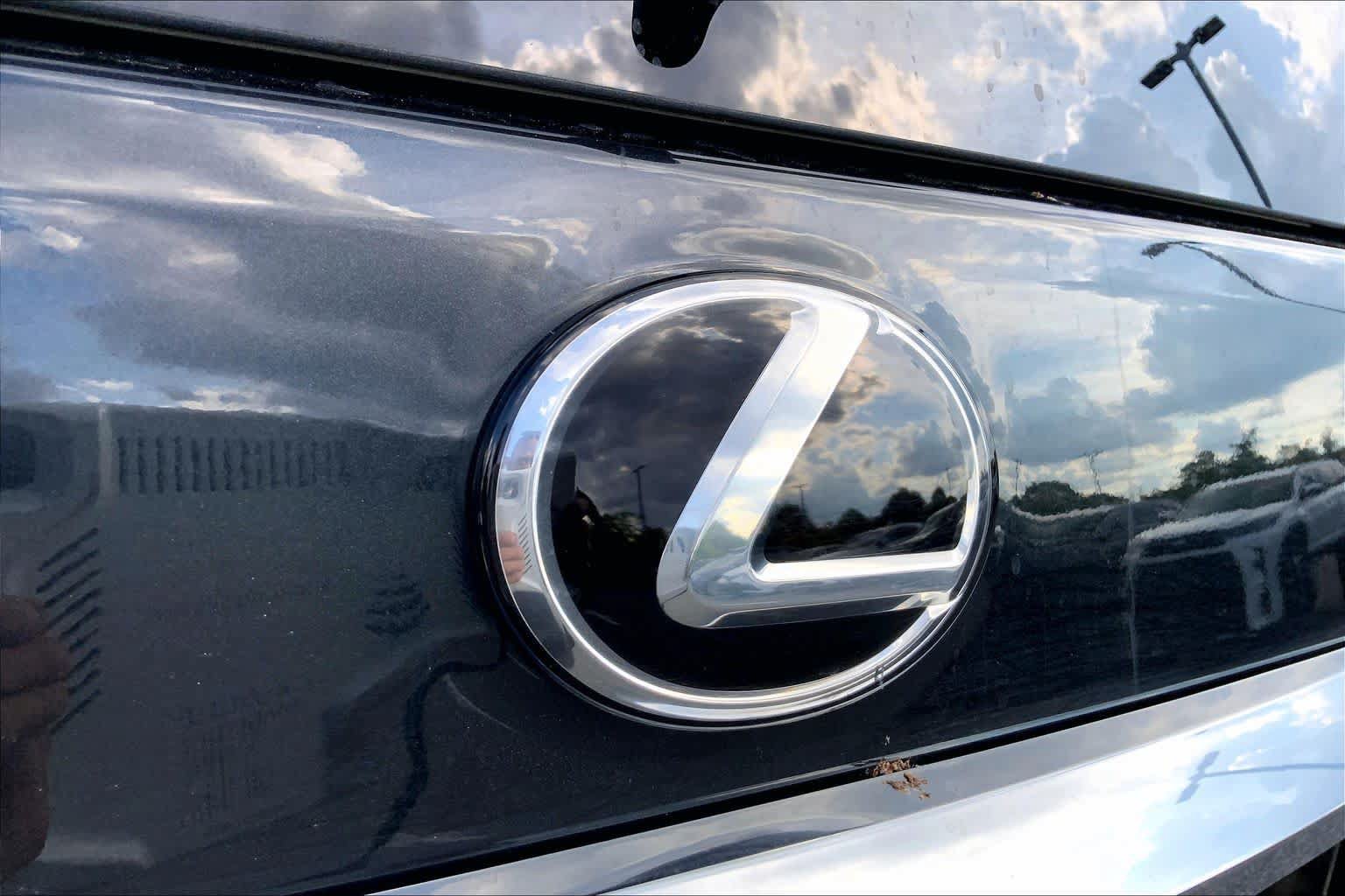Used 2023 Lexus GX 460 Luxury w/ Sport Design Package AWD/4WD image 31