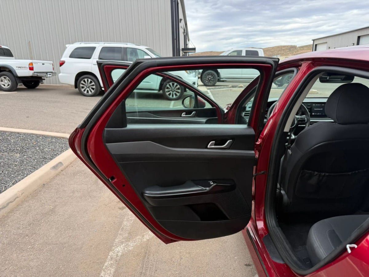 Used 2022 Kia K5 LXS FWD image 40