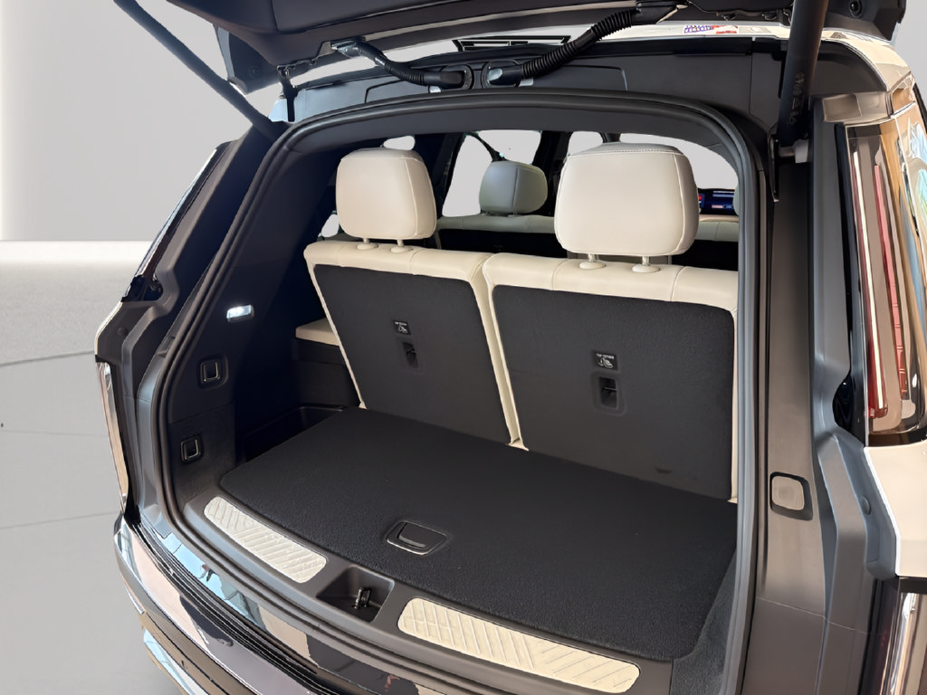 New 2027 Cadillac Vistiq Sport w/ LPO, Floor Liner Package AWD/4WD image 36