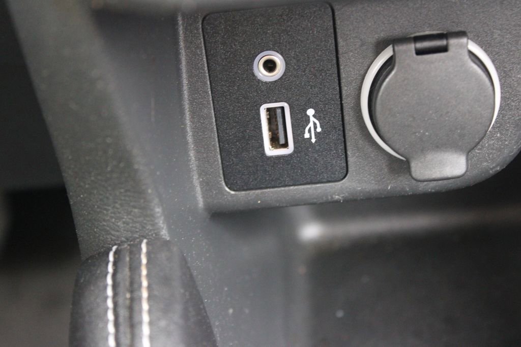 Used 2020 Nissan Kicks SR image 37