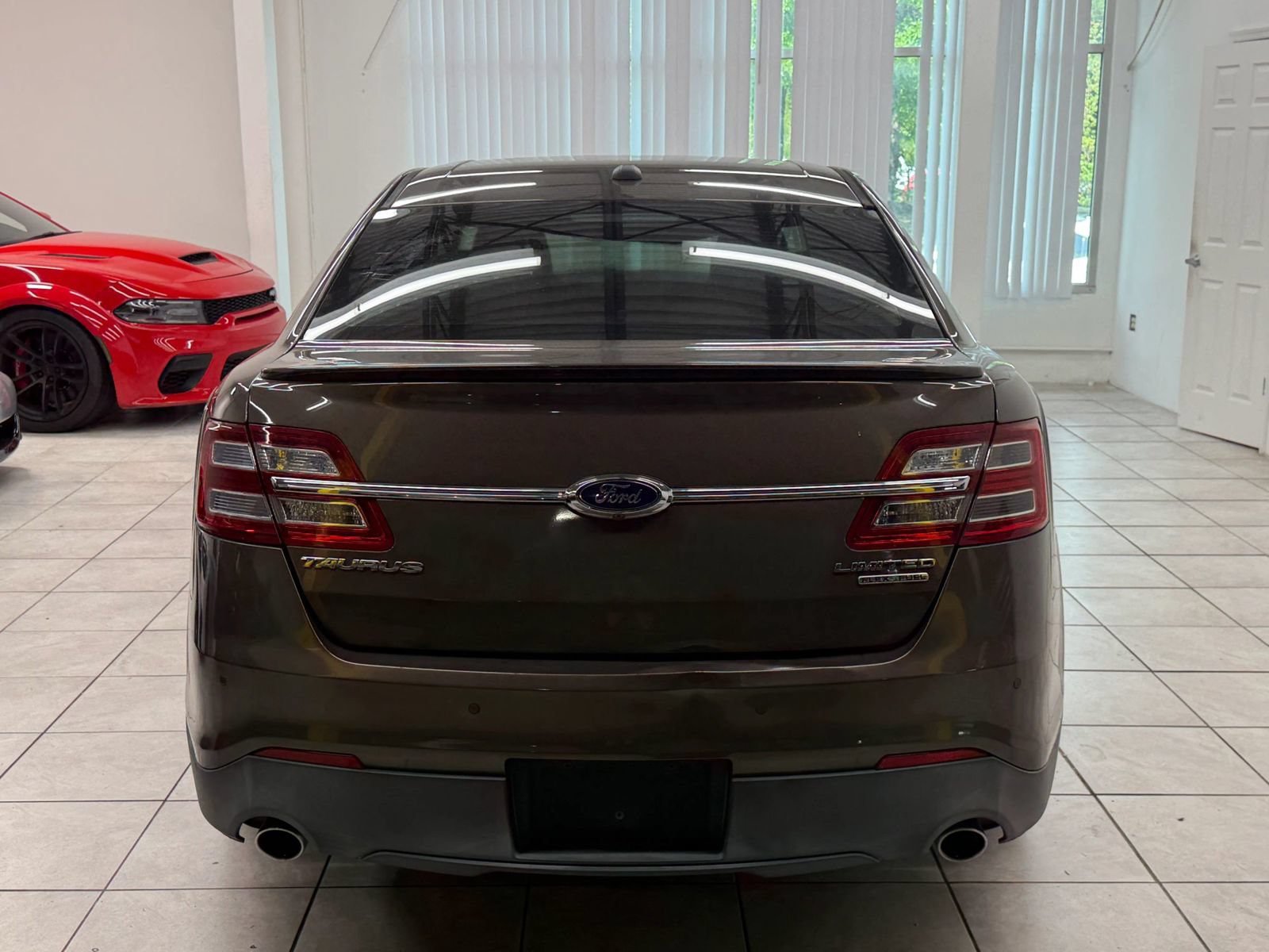 Used 2015 Ford Taurus Limited w/ Equipment Group 301A FWD image 8