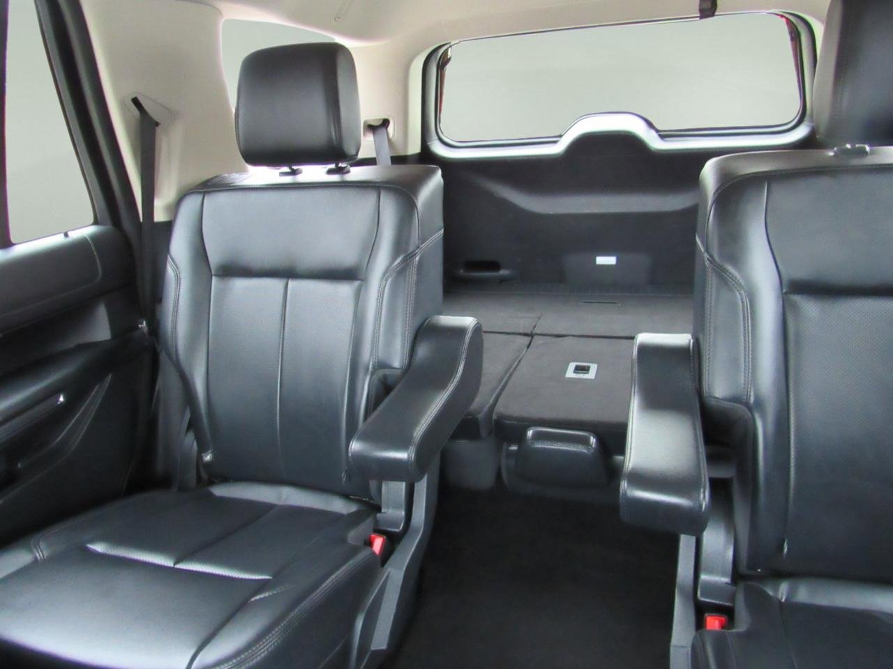 Used 2023 Ford Expedition XLT image 11