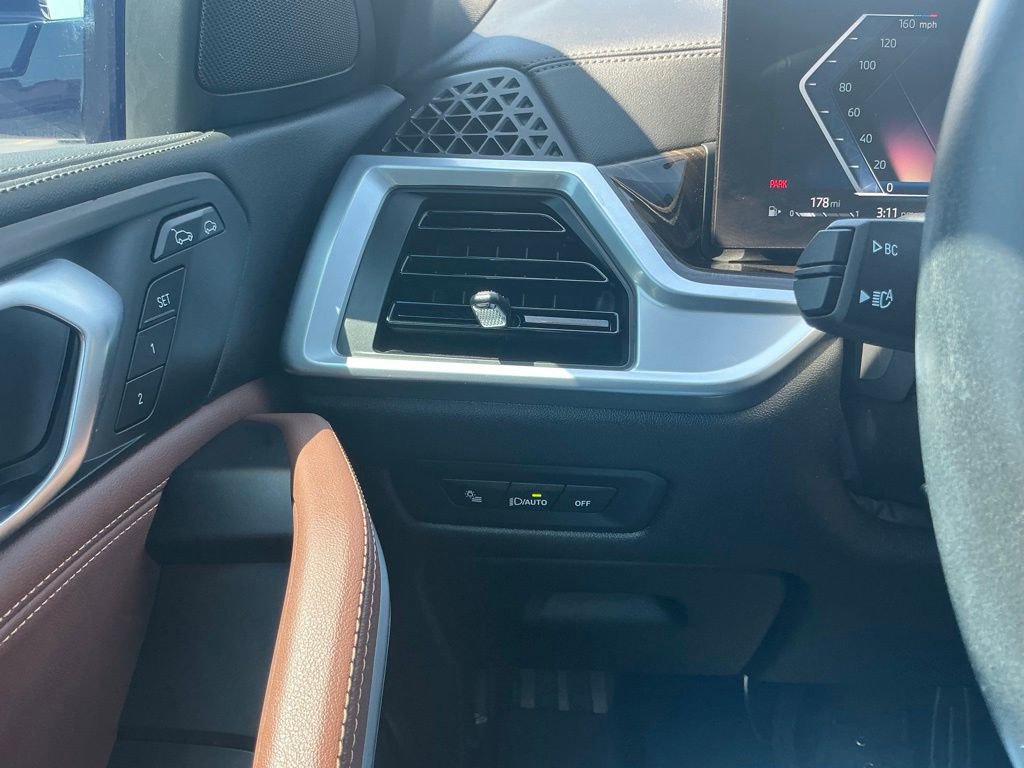 Used 2024 BMW X6 xDrive40i w/ M Sport Professional Package AWD/4WD image 18