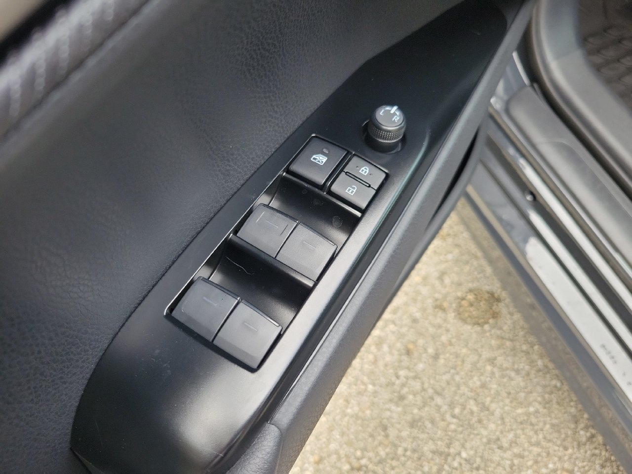 Used 2026 Toyota Camry SE w/ Convenience Package FWD image 15
