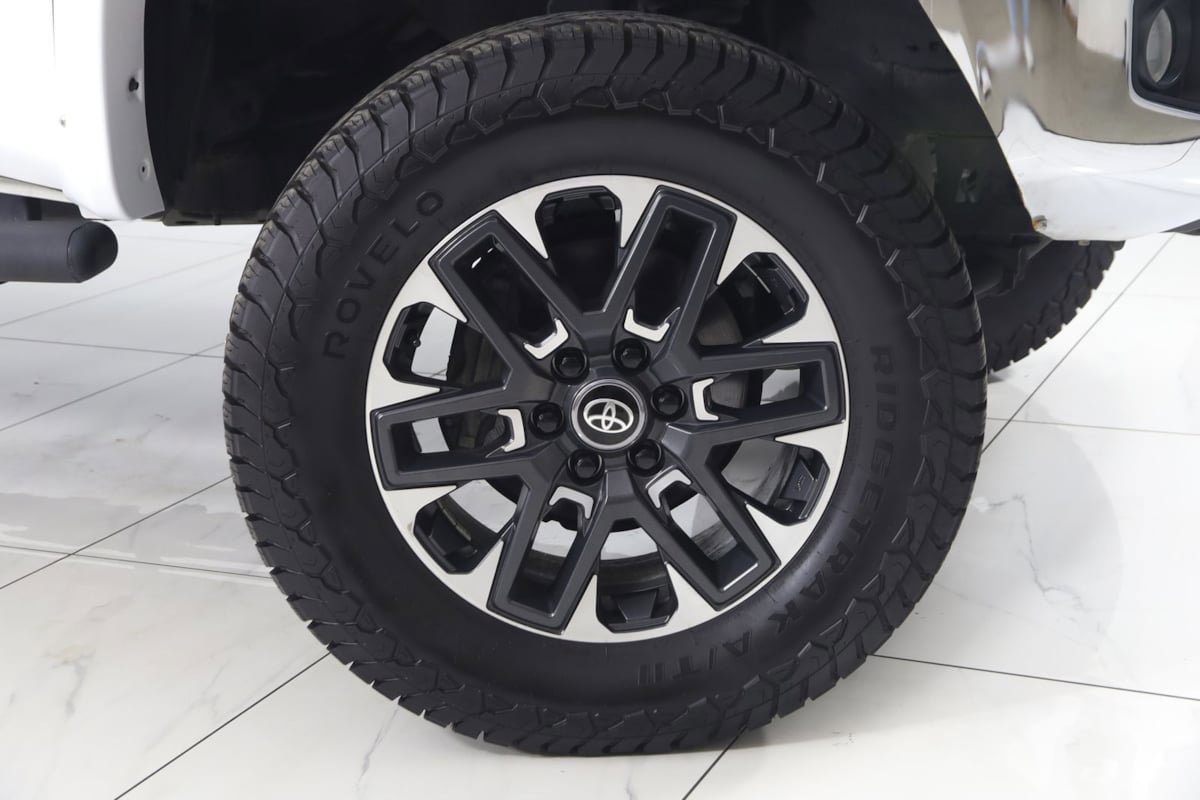 Used 2021 Toyota Tundra SR5 w/ SR5 Leather Package AWD/4WD image 12