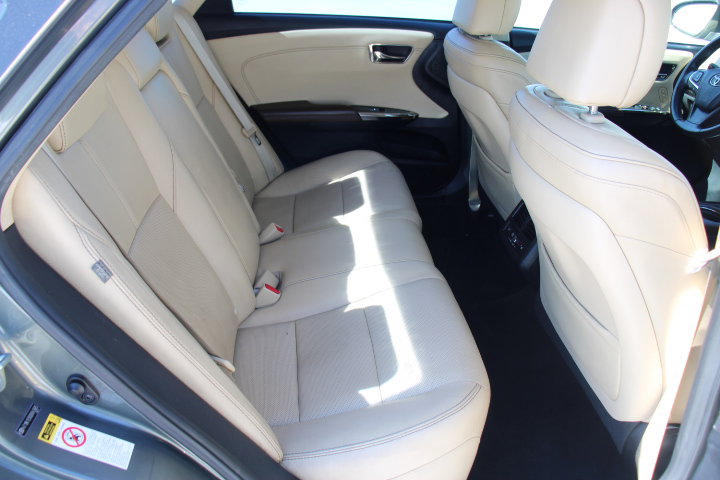 Used 2013 Toyota Avalon Limited FWD image 18