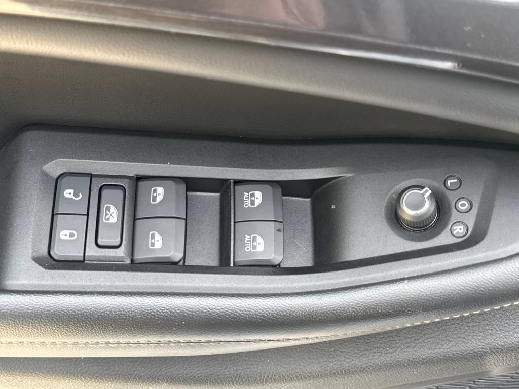 Used 2023 Jeep Grand Cherokee L Laredo w/ Luxury Tech Group I AWD/4WD image 14