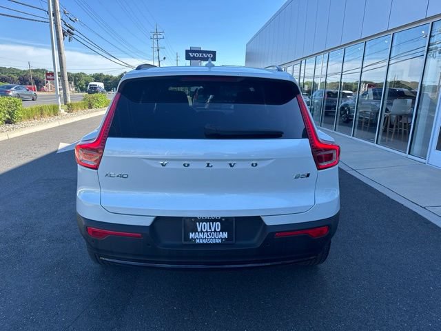 Certified 2025 Volvo XC40 B5 Plus AWD/4WD image 4