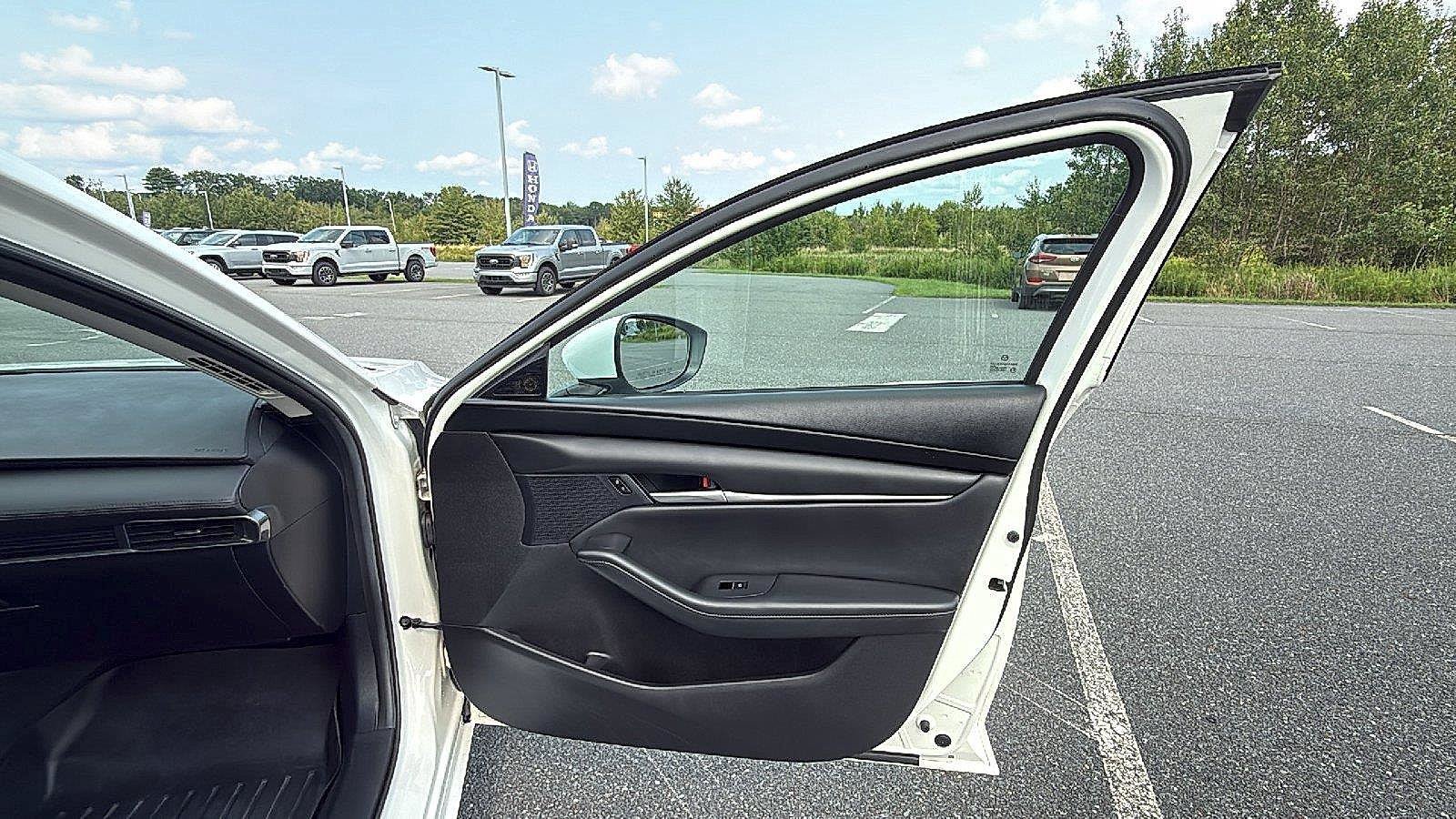 Used 2020 MAZDA MAZDA3 AWD Sedan w/ Select Package image 16