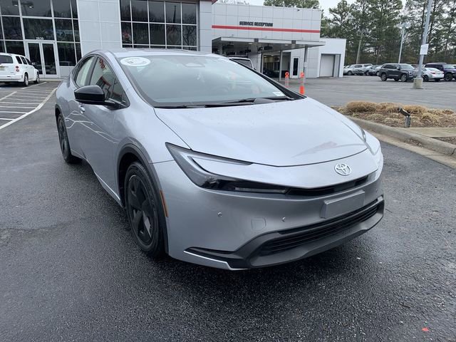 Used 2023 Toyota Prius LE image 2