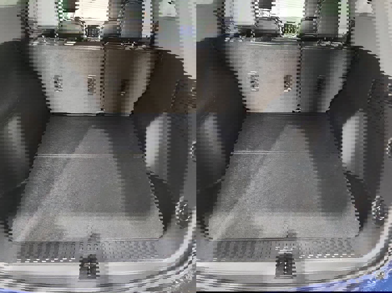 Used 2022 GMC Terrain SLT w/ Tech Package image 29