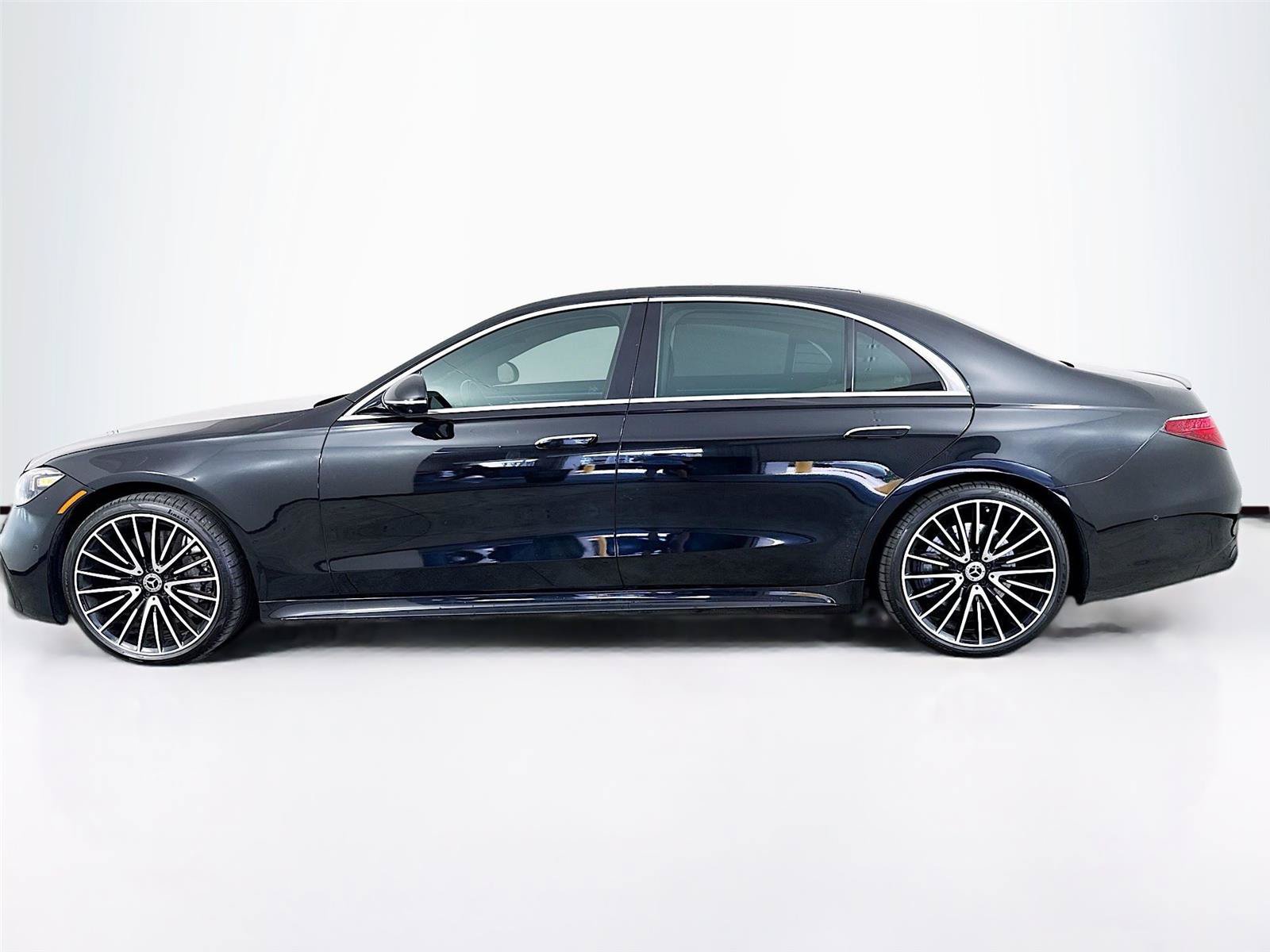 Used 2022 Mercedes-Benz S 500 4MATIC w/ AMG Line Package image 33