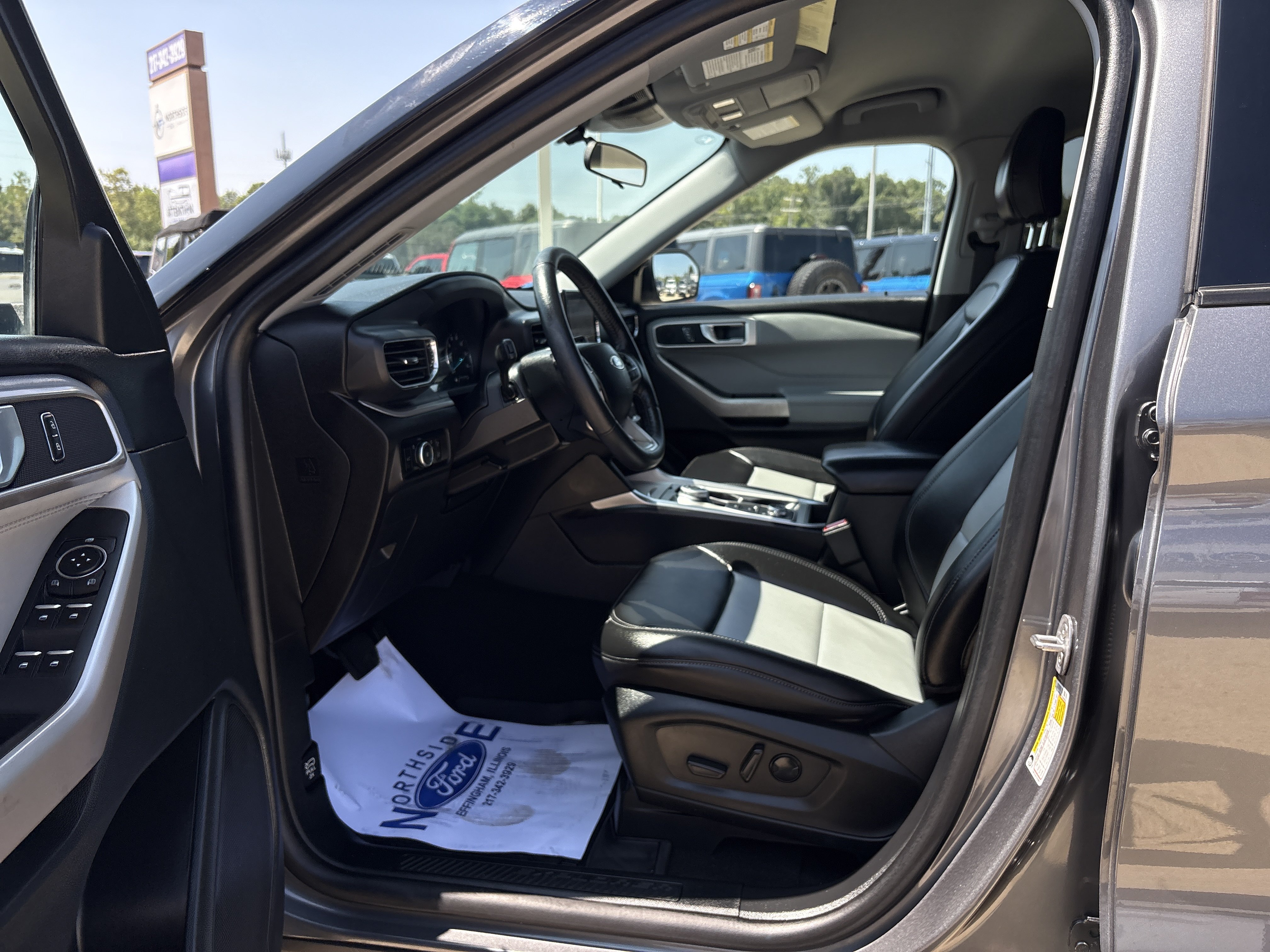 Used 2024 Ford Explorer XLT w/ Equipment Group 202A AWD/4WD image 12