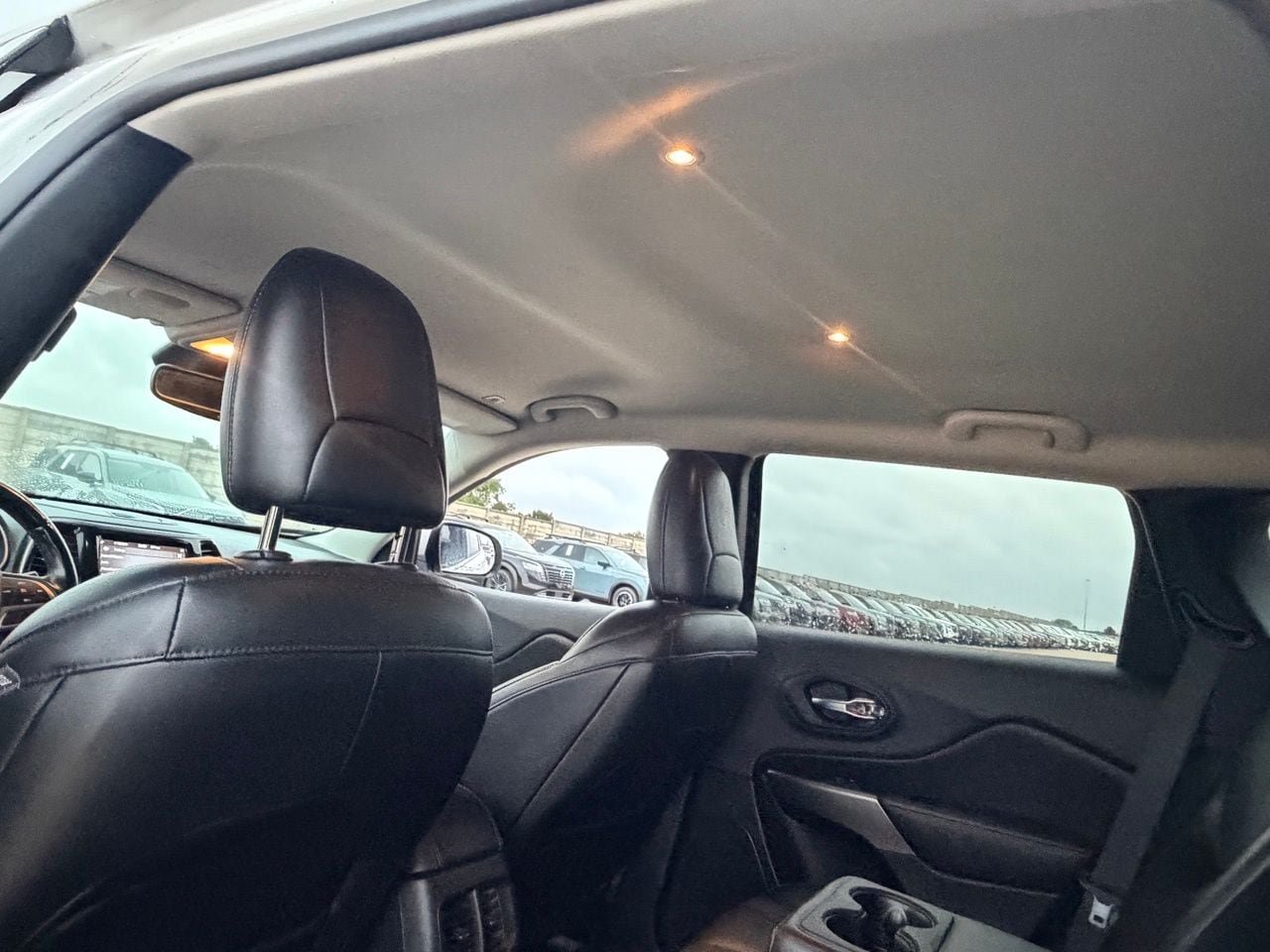 Used 2019 Jeep Cherokee Limited AWD/4WD image 39