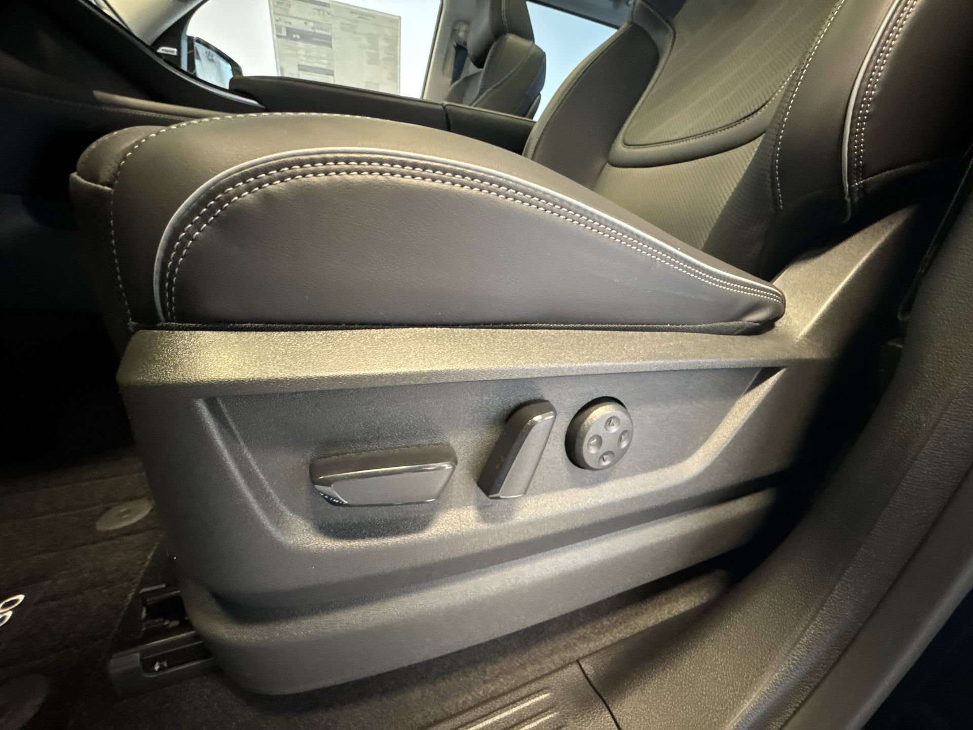 New 2026 INFINITI QX80 Luxe AWD/4WD image 12