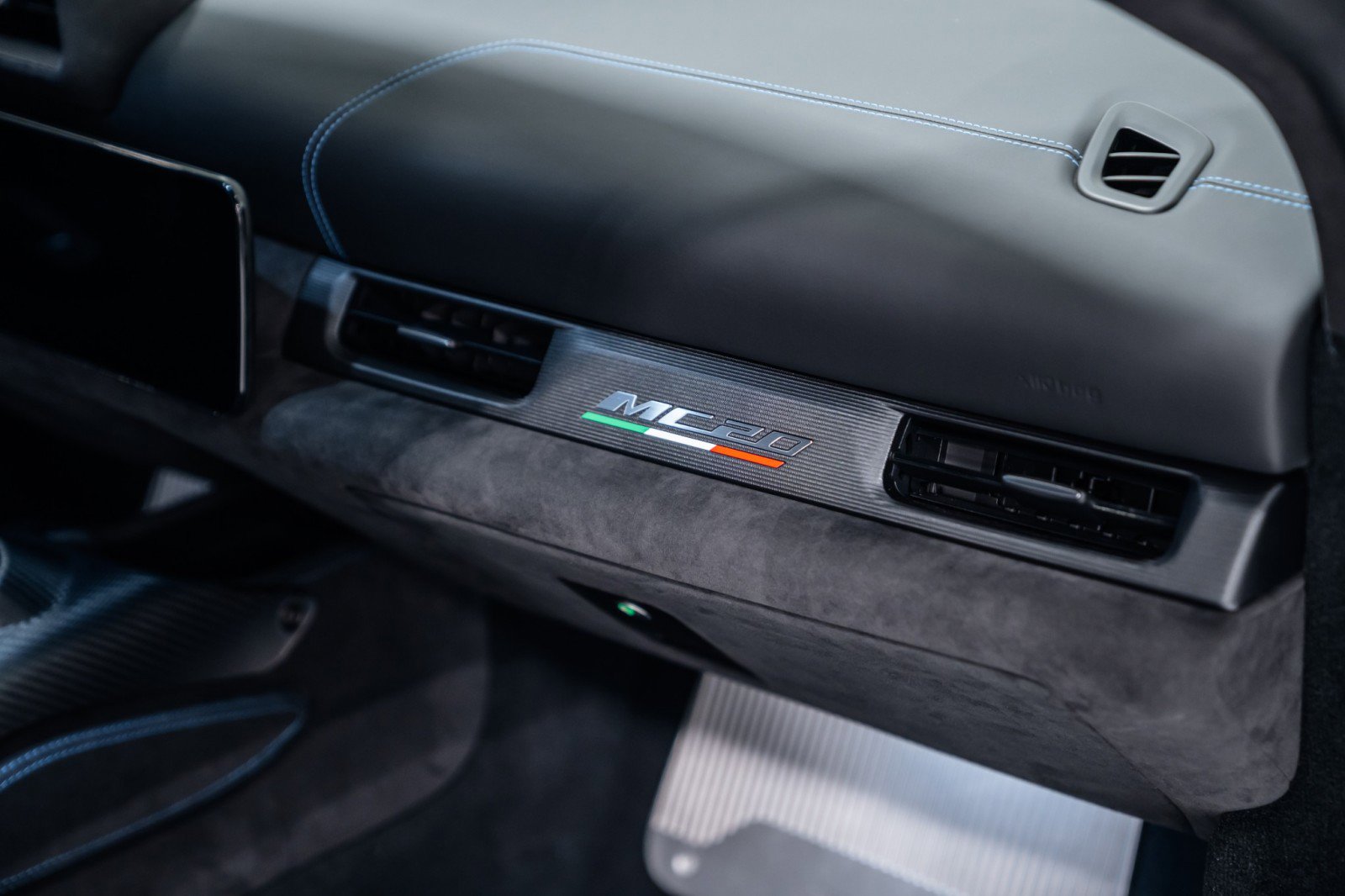 Used 2022 Maserati MC20 Coupe image 18