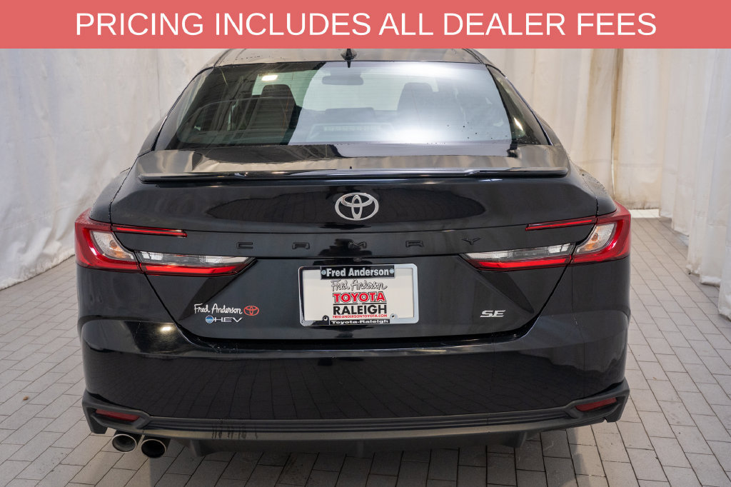 Used 2025 Toyota Camry SE FWD image 4