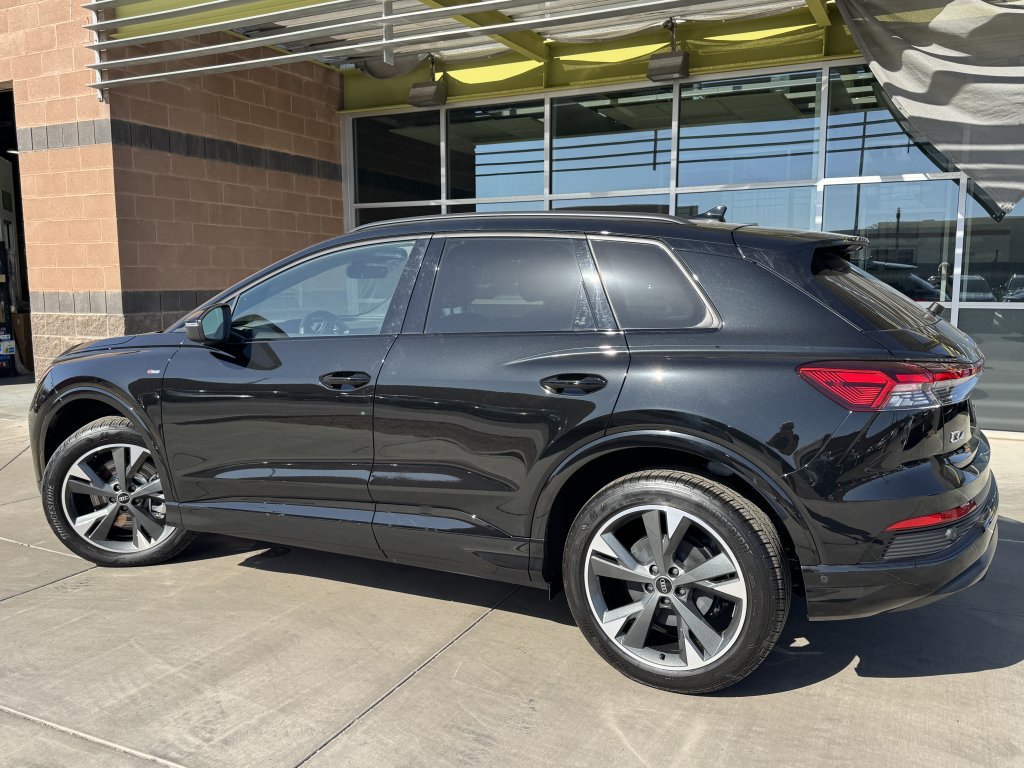 Used 2024 Audi Q4 e-tron Premium Plus w/ Premium Plus image 5