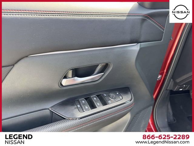 Used 2025 Nissan Kicks SR AWD/4WD image 13