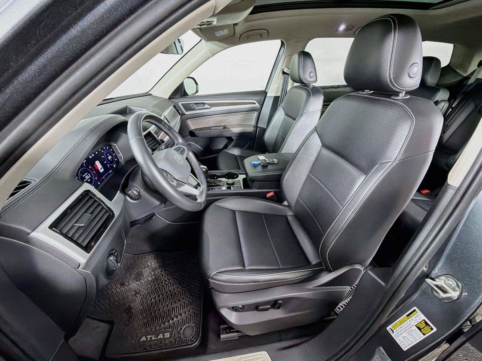 Used 2022 Volkswagen Atlas SE w/ Panoramic Sunroof Package AWD/4WD image 2