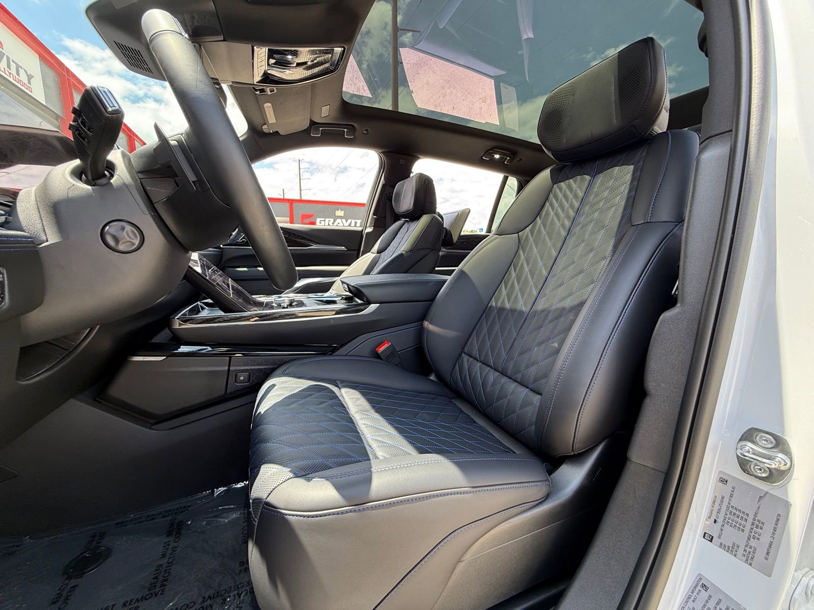 Used 2026 Cadillac Escalade IQ Sport 1 w/ LPO, ONYX Package AWD/4WD image 17